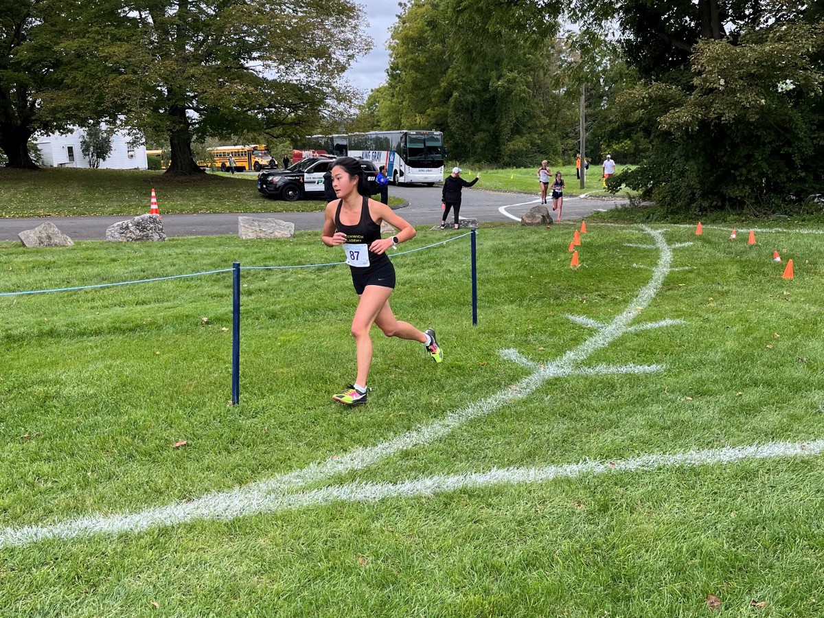 Greenwich Academy’s Maddy Lee finishes first in FAA cross country race; Ava Lillis of Sacred Heart places second; Giselle Putka of Greenwich Country Day third; GA finishes second in team standings