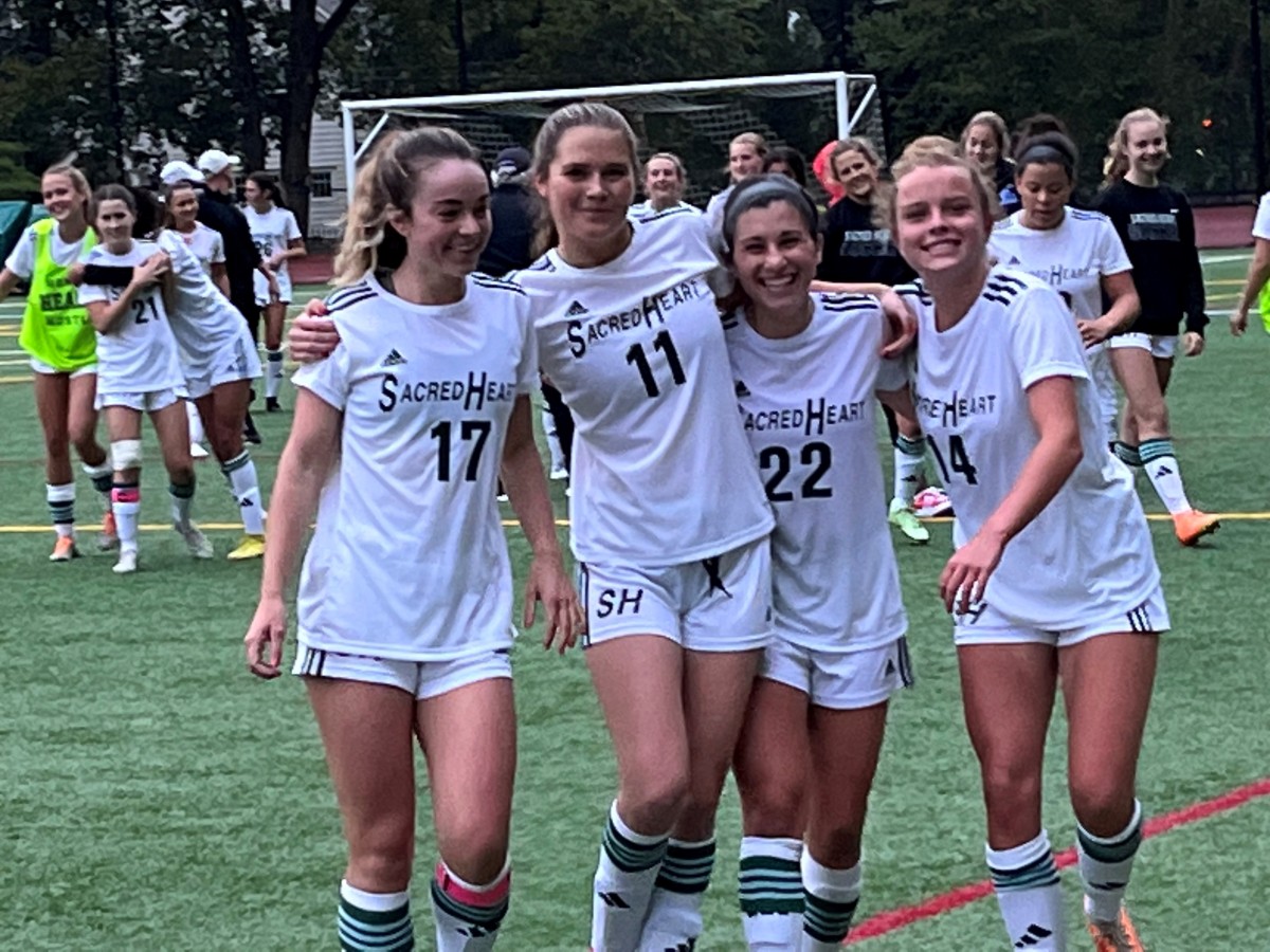Sacred Heart Greenwich edges rival Greenwich Academy in FAA soccer action