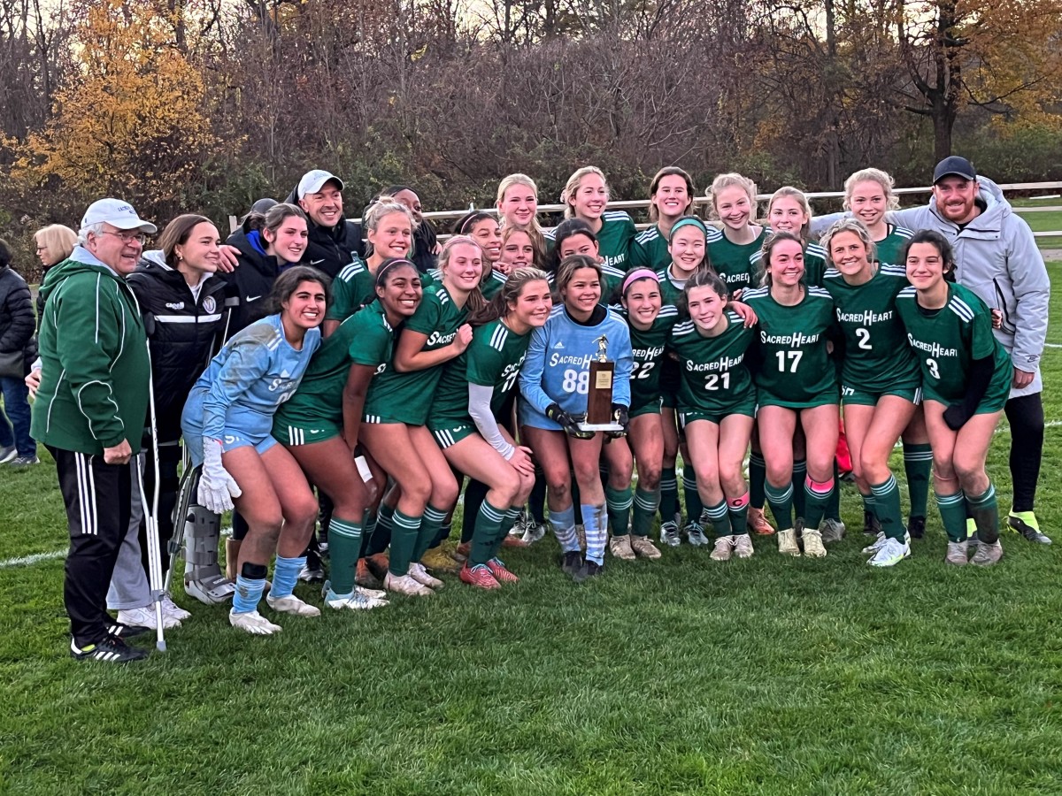 Top-seeded Sacred Heart Greenwich edges Greens Farms Academy for FAA Soccer Tournament title in a thriller decided in penalty kicks
