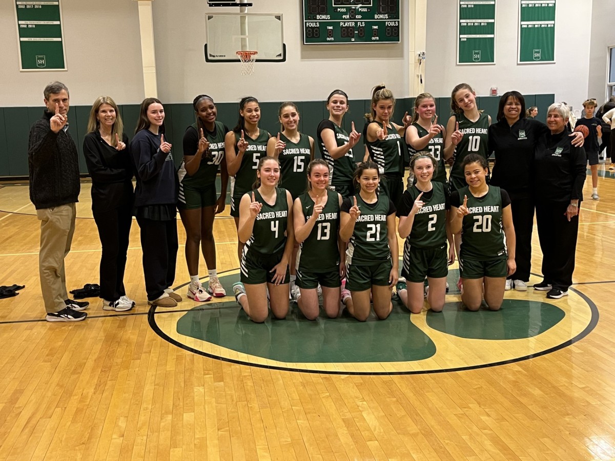 Sacred Heart Greenwich wins FAA regular season basketball championship with an undefeated league record of 8-0