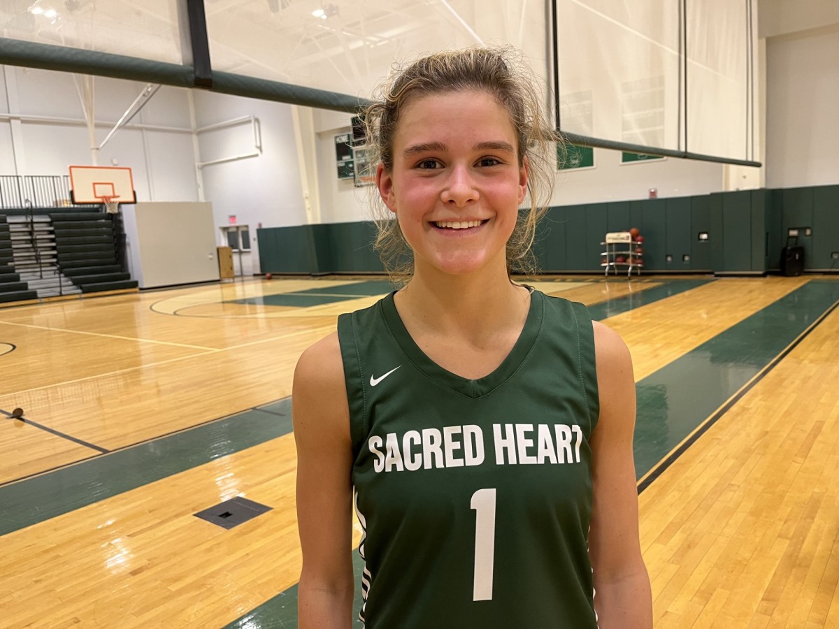 Payton Sfreddo scores a team-record 38 points in one game to lead Sacred Heart Greenwich basketball team past FAA rival St. Luke’s; Tigers have a record of 13-4